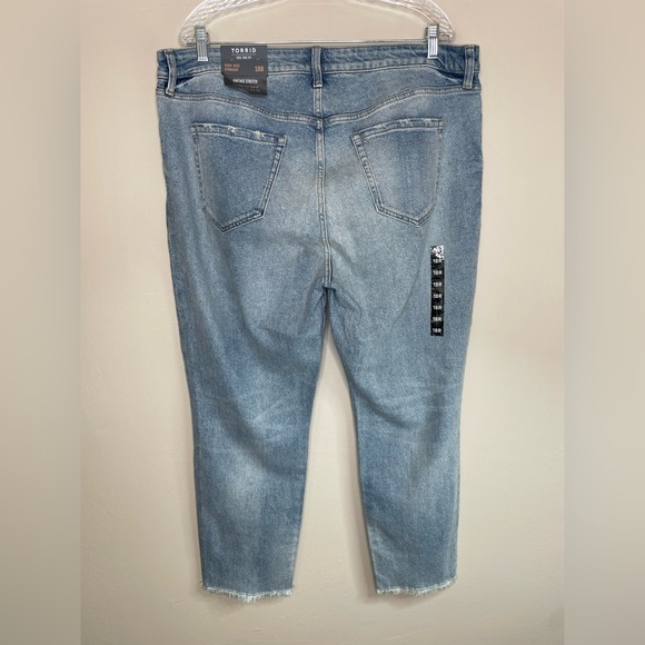 NWT Torrid High Rise Straight Jeans Lightwash Blue Raw  Hem Size 18 - Picture 2 of 10